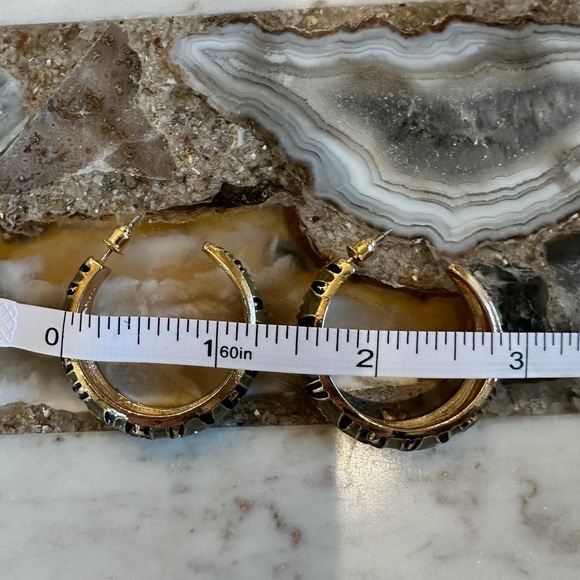 3001 Chic Gold and Green Hoop Earrings - Picture 5 of 6